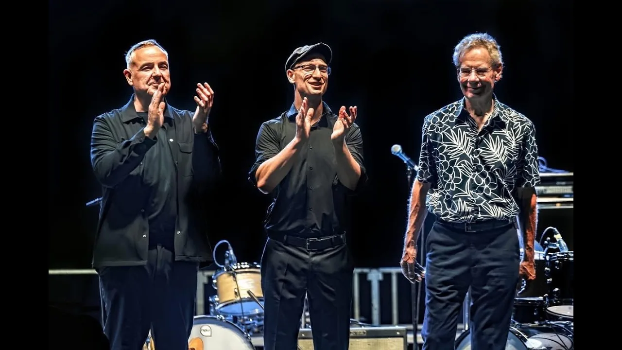 Preview image for the Pete Roth Trio featuring Bill Bruford DVD video.